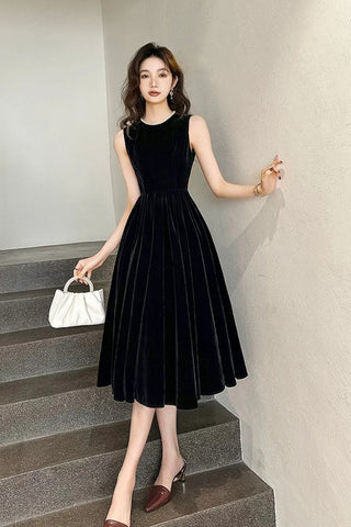 Black Velvet A Line Round Neck Short Prom Dresses with Pearls, Black Velvet Homecoming Dresses WT1649