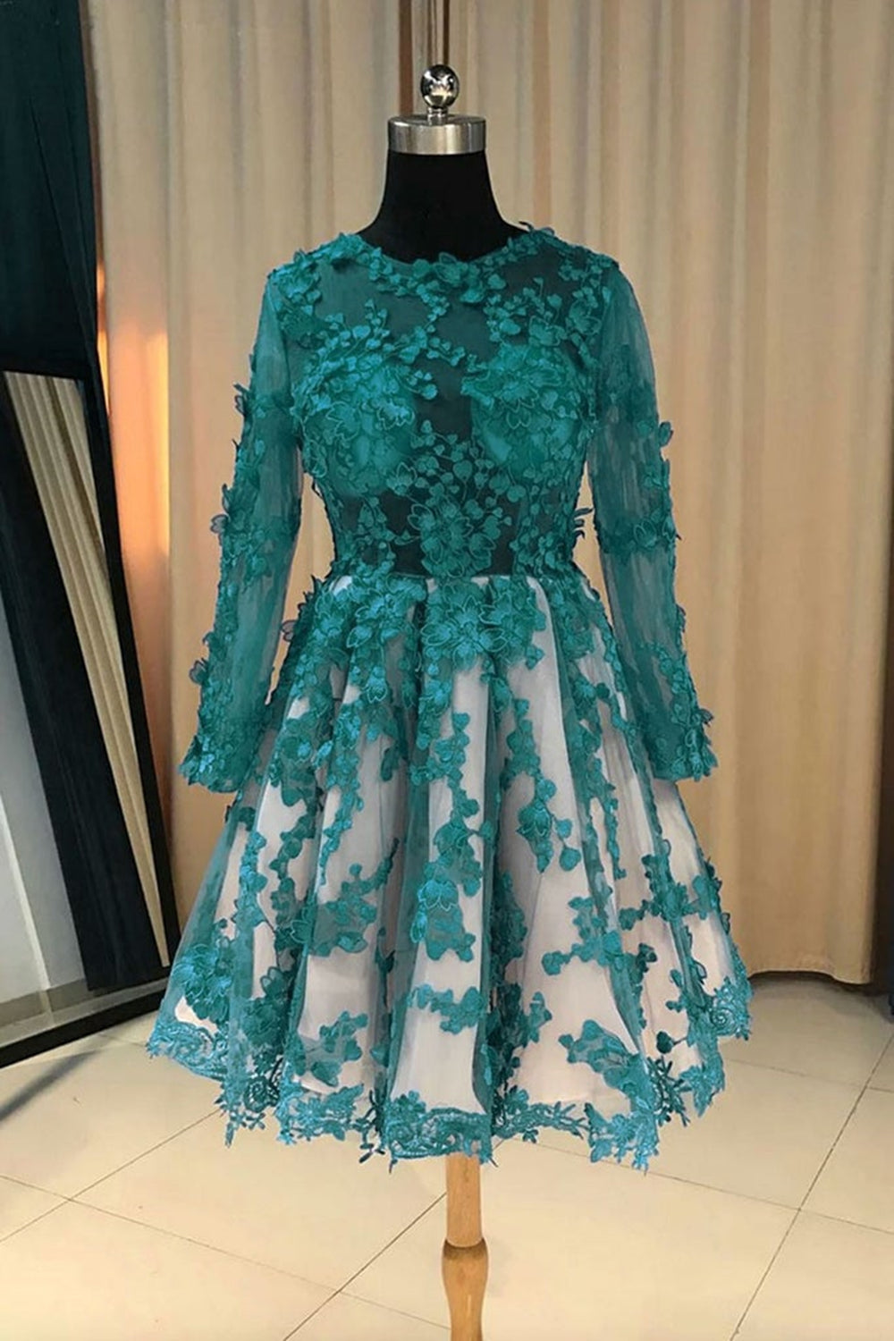 Round Neck Long Sleeves Green Lace Short Prom Homecoming Dresses, Long Sleeve Green Formal Dresses, Green Lace Evening Dresses